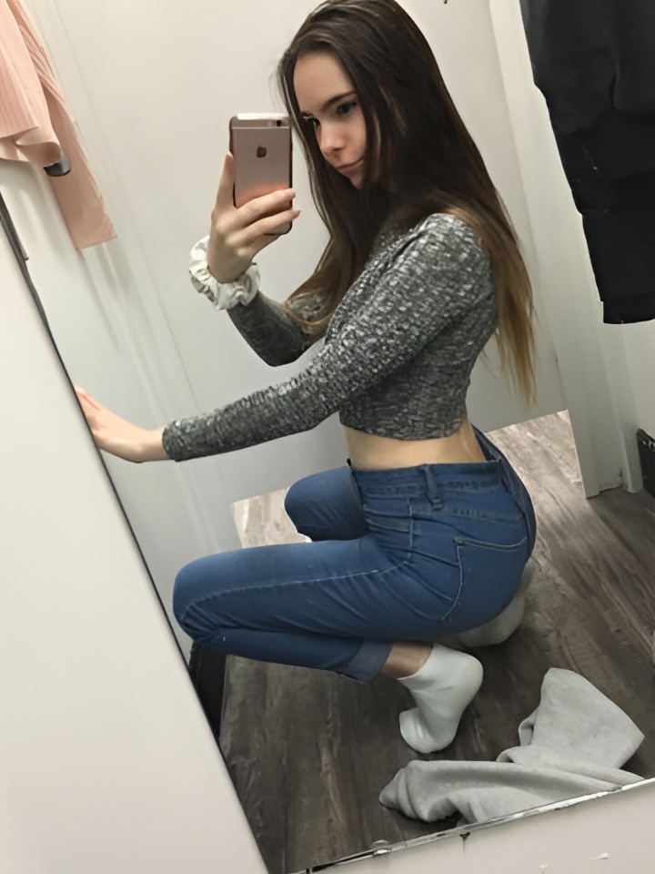 Нелли привлекальеная девушка из Шахтёрска цена от 5000 руб