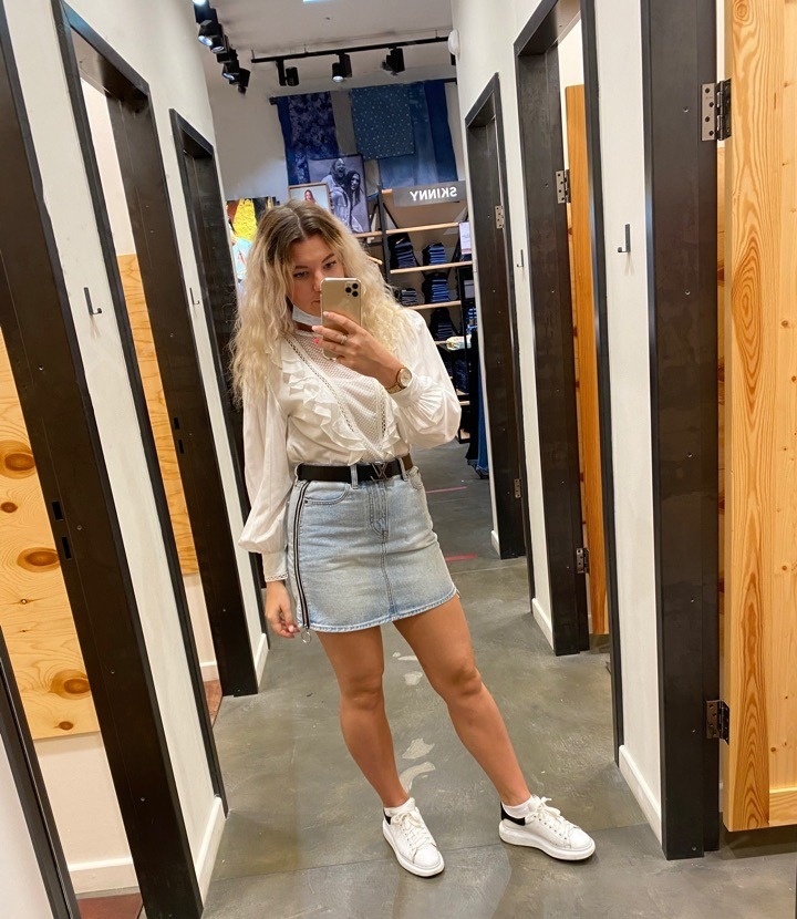 Ирен привлекальеная девушка из Шахтёрска цена от 3500 руб