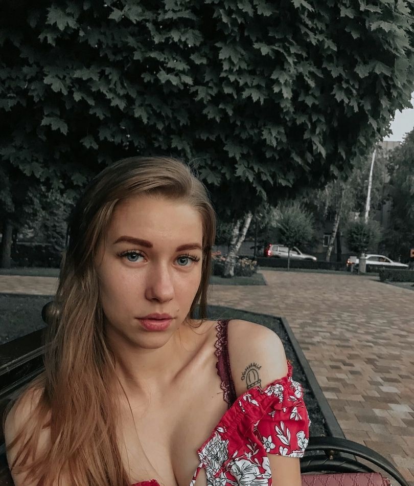 Алиса привлекальеная девушка из Шахтёрска цена от 3000 руб