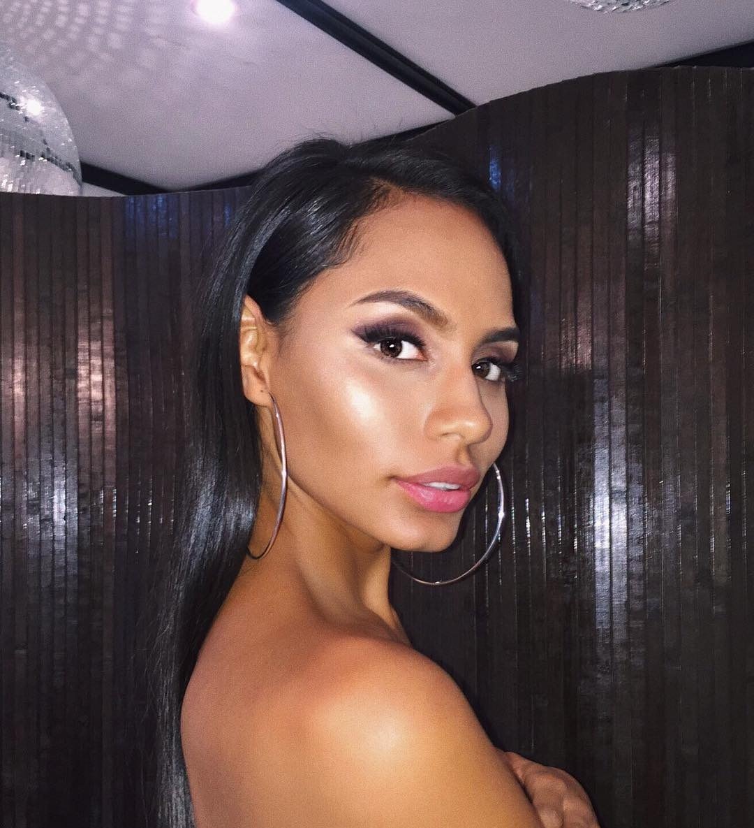 Рина привлекальеная девушка из Шахтёрска цена от 3500 руб