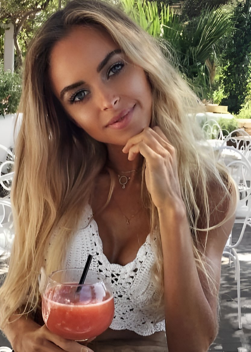 КИРА привлекальеная девушка из Шахтёрска цена от 7000 руб