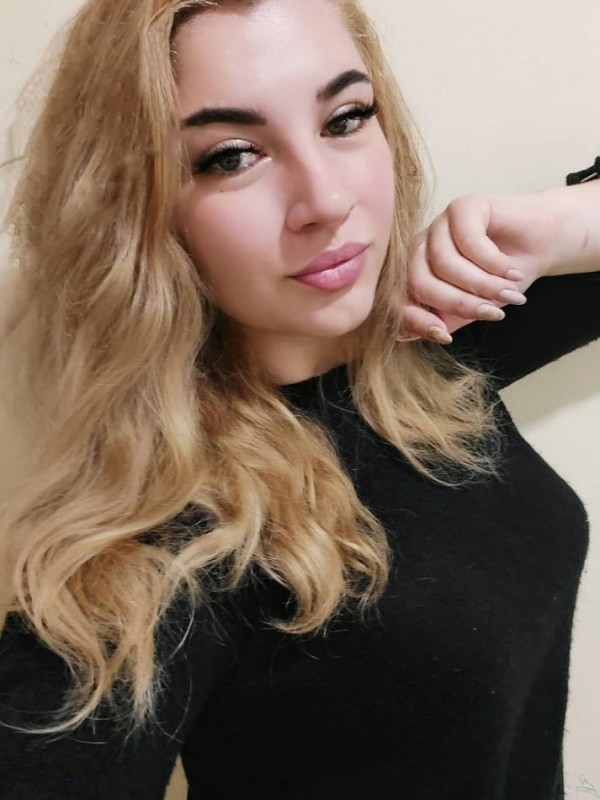 Олеся привлекательная девушка из Шахтёрска цена от 3500 руб