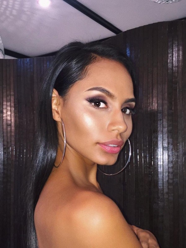 Рина привлекательная девушка из Шахтёрска цена от 3500 руб