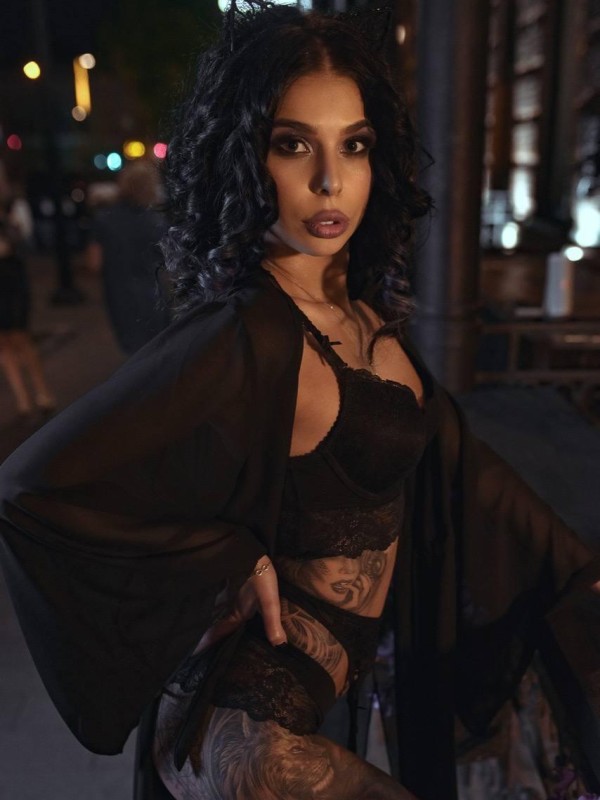 Марина привлекательная девушка из Шахтёрска цена от 4000 руб