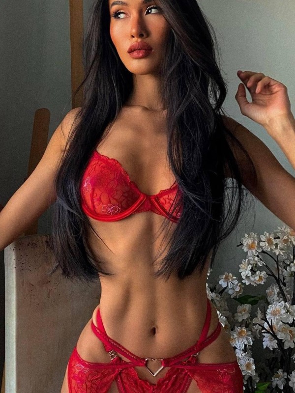 Милена привлекательная девушка из Шахтёрска цена от 6000 руб